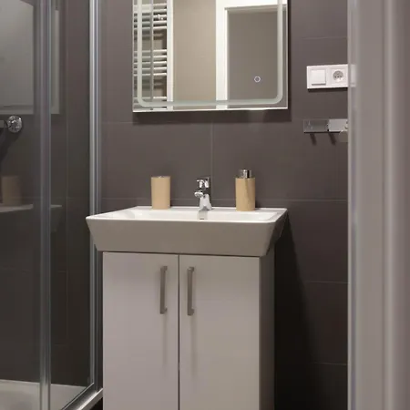As Apartman Bella S Loggiou A Bezplatnym Vnutornym Parkovanim 科希策 外观 照片